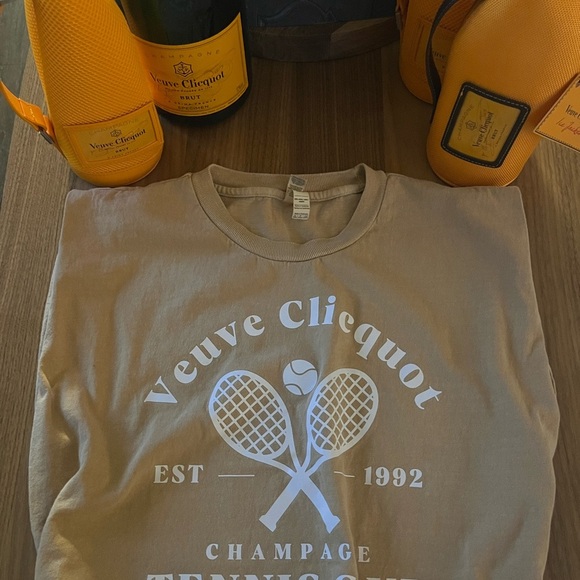 VEUVE CLICQUOT champagne tennis club sleeveless t-shirt size small 🍊🍊🍊🍊🍊🍊🍾🍾🍾🍾🎾🎾 - Picture 2 of 5